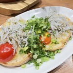 オリーブの丘 - しらすのブルスケッタ