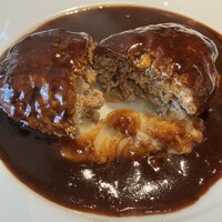 やさいの王様 用賀店 - 野菜の王様ハンバーグのアップ