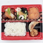 創造中華 華星 - お弁当の全容です