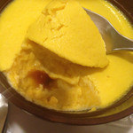 パオム - 栗南瓜のプリン。お店自慢の一品で自然の甘さが印象に残るでも全然しつこさがない。