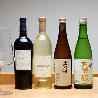 新潟の地酒が30種以上。希少な銘柄と江戸前鮨の調和