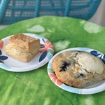 Diamond Head Market & Grill - バターミルクビスケット　ブルーベリークリームチーズスコーン