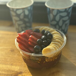 TROPICAL TRIBE - アサイーボウルとお水