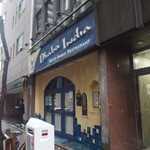 東京駅から徒歩圏内にあります