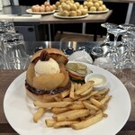 APPLE BURGER - 『APPLE CREAM BURGER¥2,178』
      『HOT COFFEE¥462』