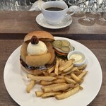 APPLE BURGER - 『APPLE CREAM BURGER¥2,178』
      『HOT COFFEE¥462』