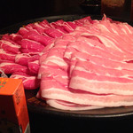 しゃぶしゃぶ太郎 - 牛豚しゃぶしゃぶ食べ放題 90分1780円 
            写真は最初のお肉3人前で注文