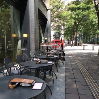 [Terrace] Perfect for lunch, tea time, or dining while enjoying the night view