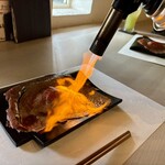 肉処 牛慎 - ◉ 肉寿司
      　バーナーで炙ります！