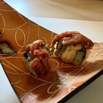 肉処 牛慎 - ◉ 揚げ肉寿司
      　山芋の巻き寿司を揚げた上にお肉が乗ってます！