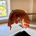 肉処 牛慎 - ◉ 近江牛『焼き』しゃぶしゃぶ
      　濃い黄身の溶き玉子を付けて…(^｡^)