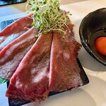 肉処 牛慎 - ◉ 近江牛『焼き』しゃぶしゃぶ
      　濃い黄身の溶き玉子と共に…