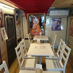 神戸ネパール大使館 - テレビ中継車内