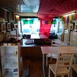 神戸ネパール大使館 - テレビ中継車前方