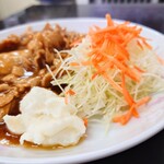 味楽 - キャベ千、ニン千、ポテサラという、昭和の生野菜。