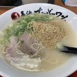 長浜ナンバーワン - らーめんに胡麻をかけて