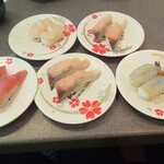 にぎりの徳兵衛 - 本鮪赤身　帆立　シマアジ×2　白姫海老