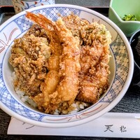 てんぷら天松 日本橋店 - 四季てんどん (海老2  サーモン  舞茸  ブロッコリー  蓮根)