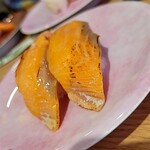 鮨処 なごやか亭 イオンモール札幌発寒店 - ・炙りサーモン(塩バター)328円