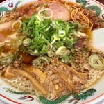 ラーメン 魁力屋 - 料理写真:特製醤油ラーメン  ココのスペシャリテはコレ。たしかに醤油ダレは美味しい。でもやはりスープが薄っぺらくてチェーン店らしさを出しちゃってる