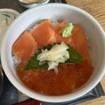 悠流里 - 鮭親子丼