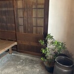 楓屋 - お玄関入ったところの土間