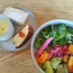 農家食堂cucinaKIMURA - 料理写真:メニューはサラダランチ、一種類のみ