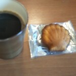 ホテルハイマート - 備え付けの珈琲、持ち込みのお菓子