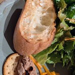 ベジバル チバットリア - バゲット＆レバーペーストのカナッペ♡