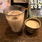 タイニーカフェ - アイスチャイ、プリン