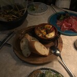 BLUE YARD - スモーキーカマンベールアヒージョ バゲット