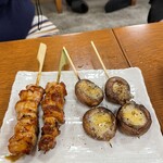 うな串 焼鳥 う福  - 鶏モモ　マッシュルームバターガーリック
