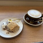 紡ぐ珈琲と。 - 料理写真:カフェラテ＆スコーン