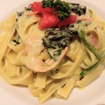 フォーシーズンズカフェ - ほうれん草とベーコンとアボカドのクリームパスタ