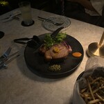 BLUE YARD - WATONもち豚の厚切りロースト