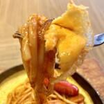 やば珈琲店 - 卵はつやがあるが半熟ではないので麺には絡まない。