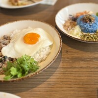 Longrain Tokyo - ガパオライス、青いジャスミンライス “カオヤム” 