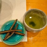 鰻 にしはら - 骨せんべいと緑茶