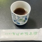 そばや清兵衛 - そば茶は、赤紫蘇入りで美味しかった！