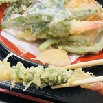 そばや清兵衛 - 海老は紫蘇が巻いてありました