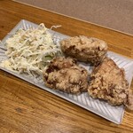 仲宿食堂 - 拳サイズの特大唐揚げ