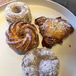 daco - ✅クロワッサンダマンド¥270
      ✅焼きフレンチクーラー¥270
      ✅ダコナッツオリジナル¥324
      ✅I’m donut ? チョコレート¥280
      　※キャッシュレス決済可能