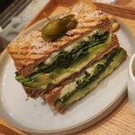 リットコーヒー&ティースタンド - アボカドとチーズのホットサンド