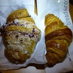 PIERRE HERMÉ PARIS - 左が、ピエール・エルメの「クロワッサン　イスパハン」右は前にレビューしたBread & Roses Rive Gaucheのクロワッサン！