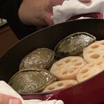 蒼 - 4.大原より黒鮑　自家製バター
      茨城れんこん三兄弟より蓮根
      低温12時間調理
      出汁とバター　甘みの強い蓮根