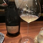 蒼 - 6.シャンパーニュ　HENRIOT HEMERA 2008
      シャルドネとピノロワール半々
      魚と合わせる
      キレがすごい