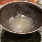 蒼 - 1.愛媛　藤本さんより 神経〆　鱧のコンソメ
      2kg越えの鱧から