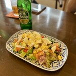 タイピント - 優しいアボガドサラダは、辛味の強いレッドカレー食べる際に必須のサイドメニュー