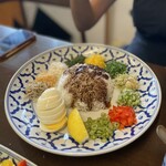 タイピント - スペシャリテのカオヤム　ソースを掛けても美しい！