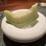 蒼 - 11.浜松より天使音マスクメロン
      ふるさと納税で頼もうかと思ったが
      通常品の3倍の金額でした
      小ぶりに育てて味を凝縮させてるぽい